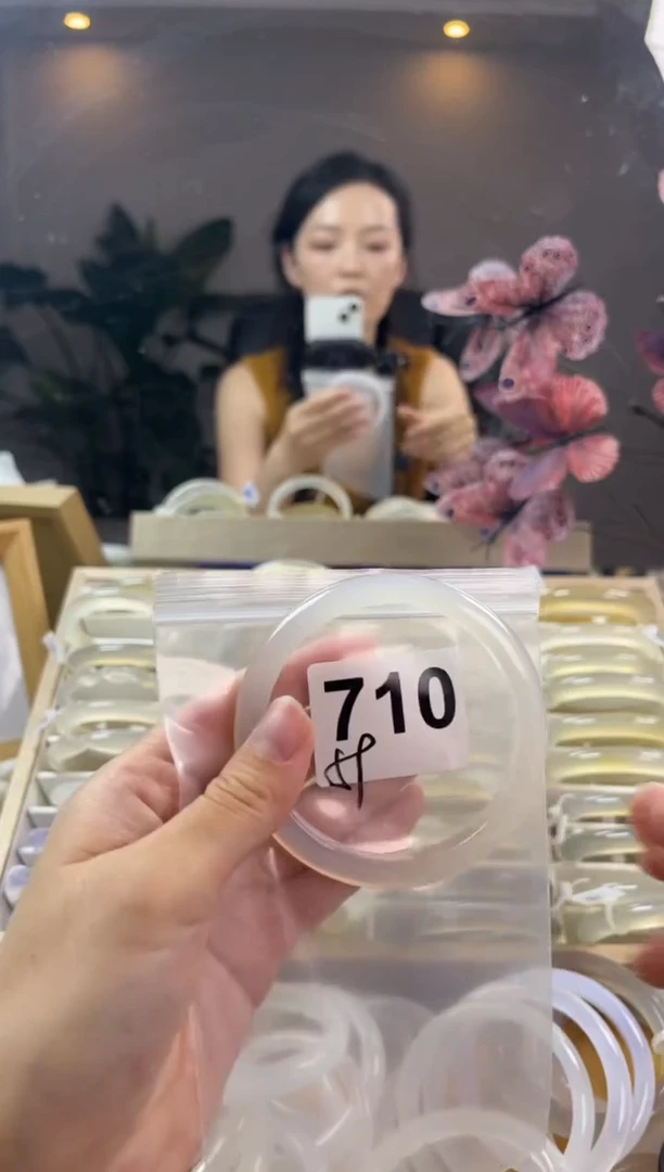 玛瑙/玉髓手镯未镶嵌710