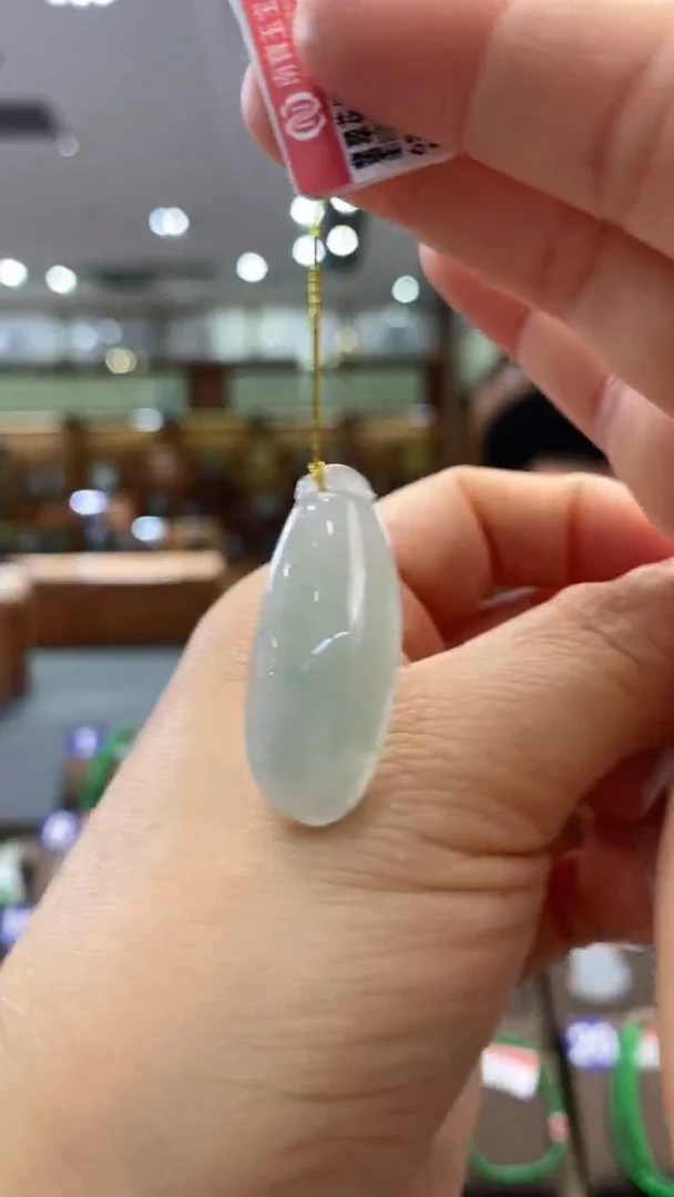 翡翠未镶嵌颈饰福瓜