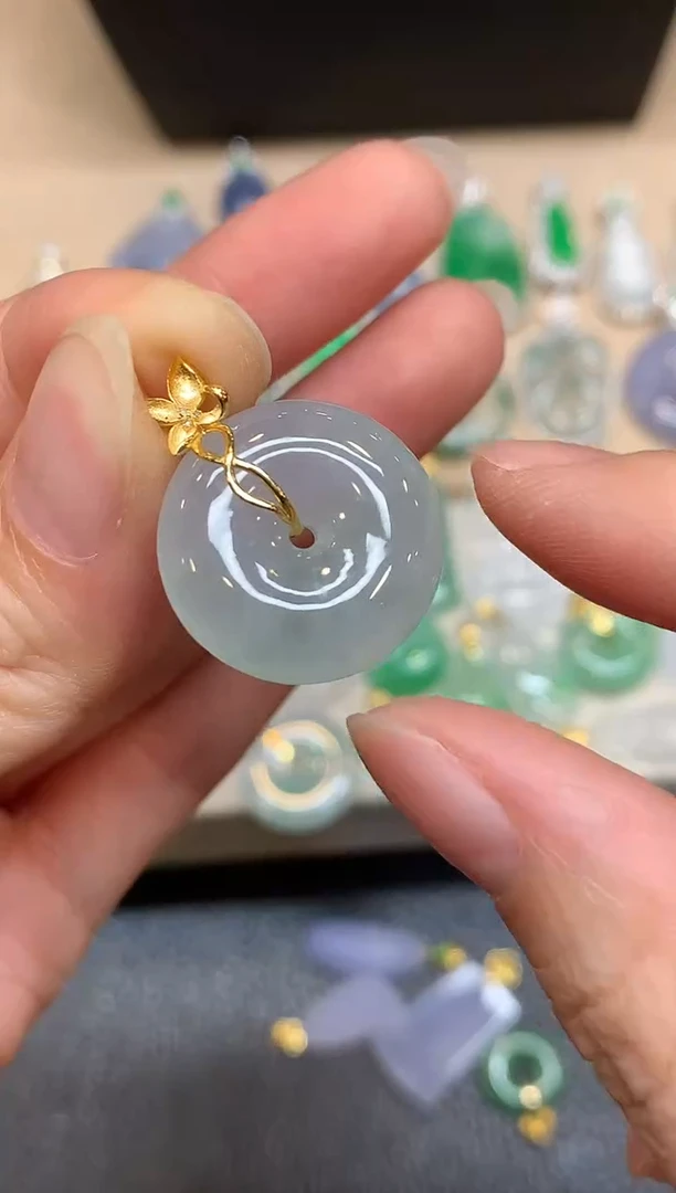 颈饰18K金镶嵌翡翠 平安扣【无服务费