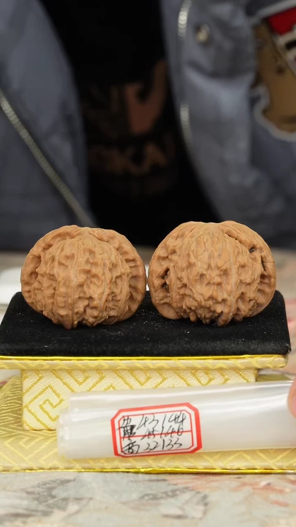 【闪购商品】文玩核桃把件白狮子