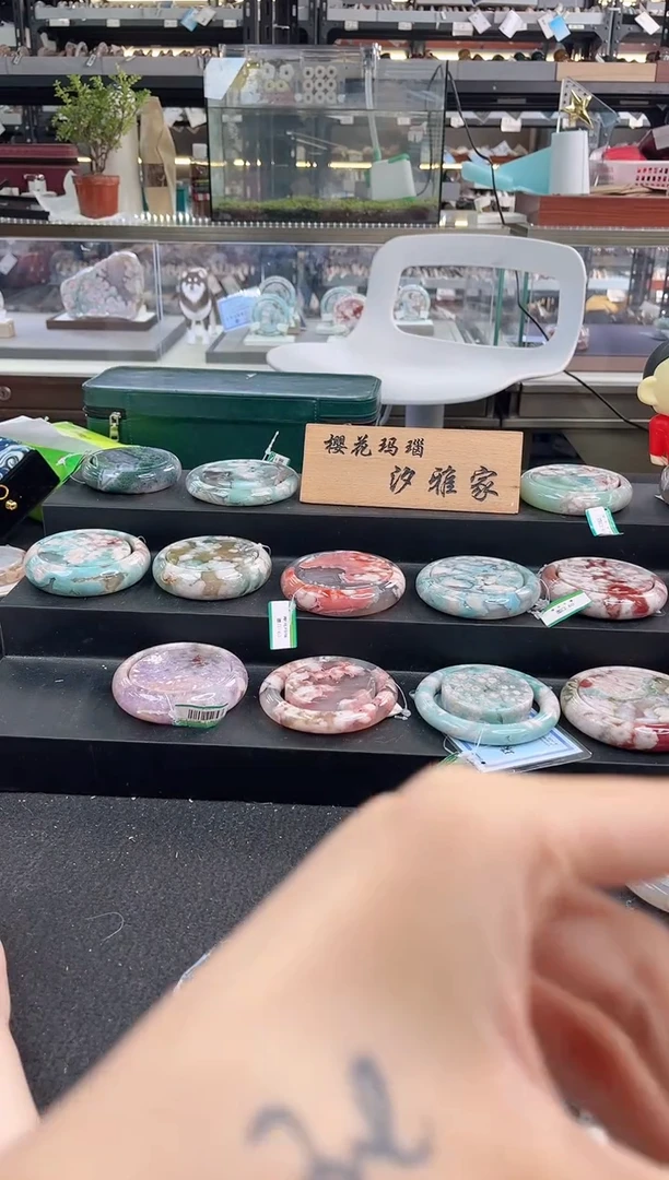 未镶嵌手镯石英质玉六*六圈口（赠品镯心）