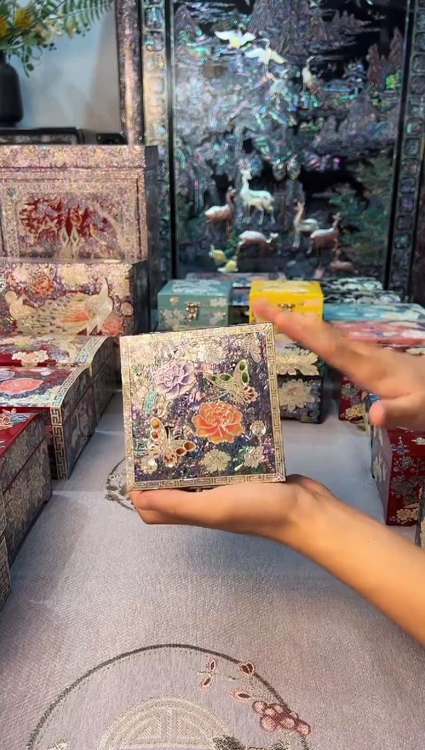 白边黑底·弘贝雅螺钿漆器文化馆