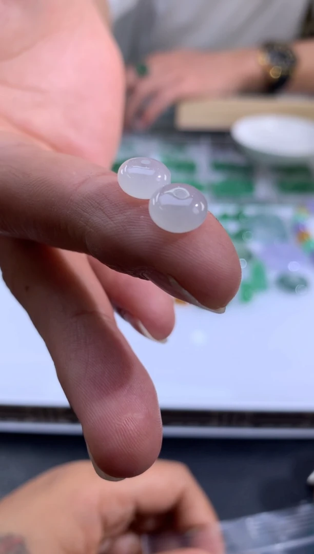 裸石翡翠荣**貴翡翠