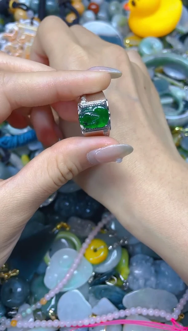 翡翠未镶嵌颈饰/R/翡翠A货,一件也是批发价