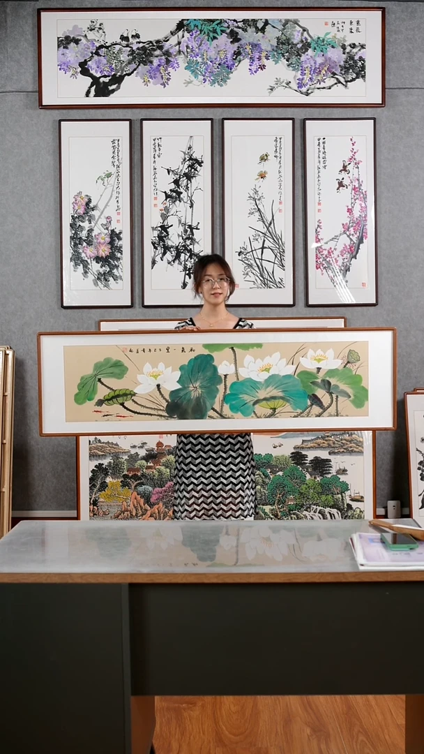 国画戚莉莉《和气一堂》含框162*47厘米