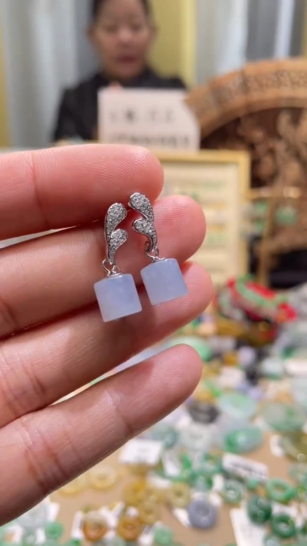 颈饰未镶嵌翡翠珠子耳钉一对