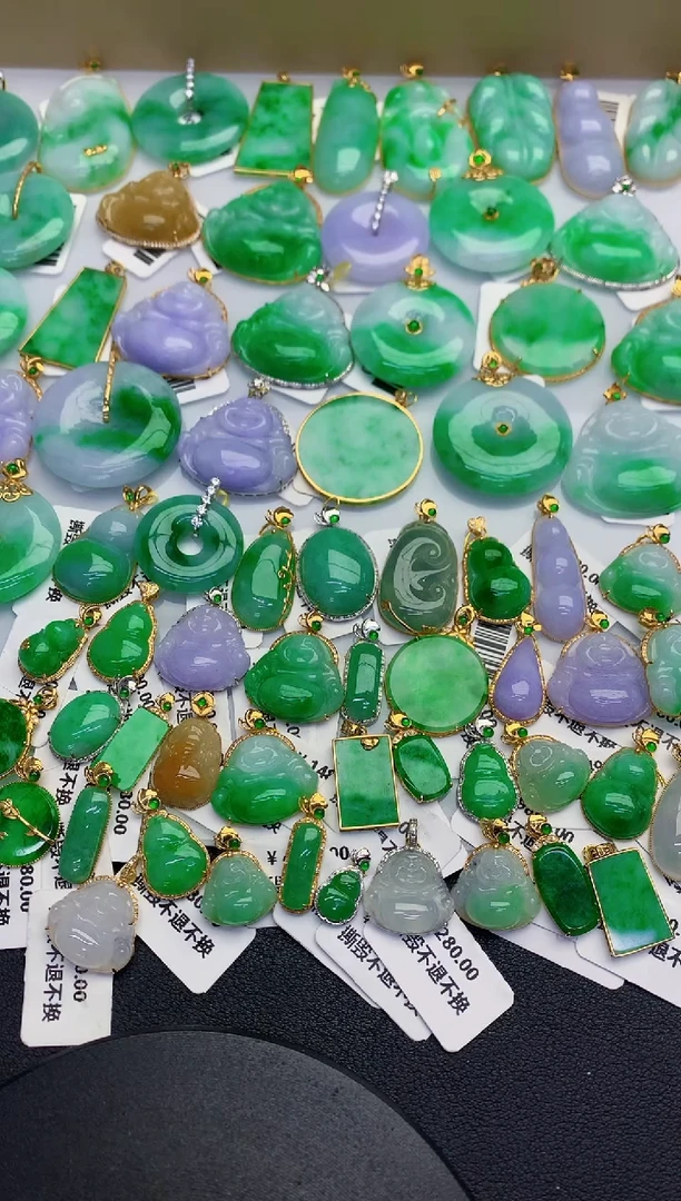 颈饰18K金镶嵌翡翠缅甸天然翡翠A货