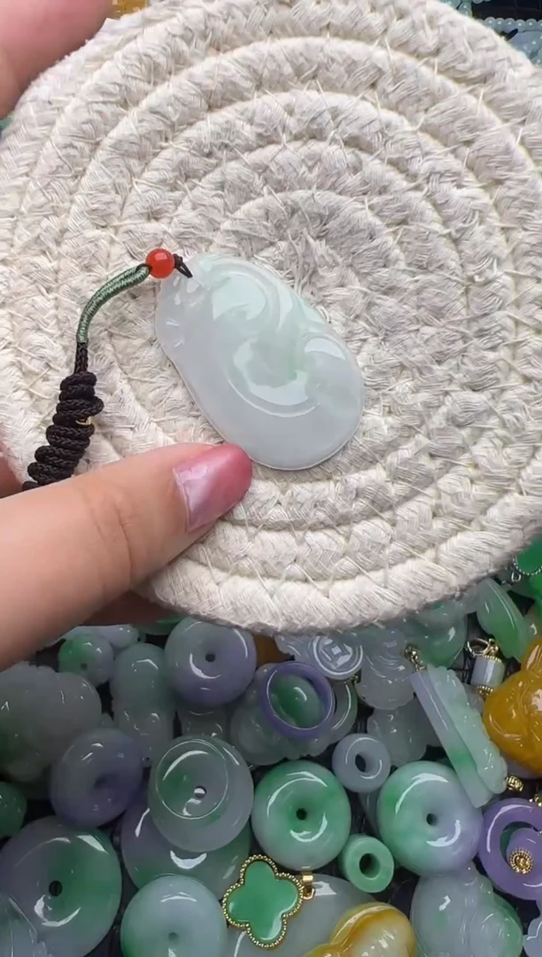 颈饰未镶嵌翡翠天然缅甸翡翠吊坠