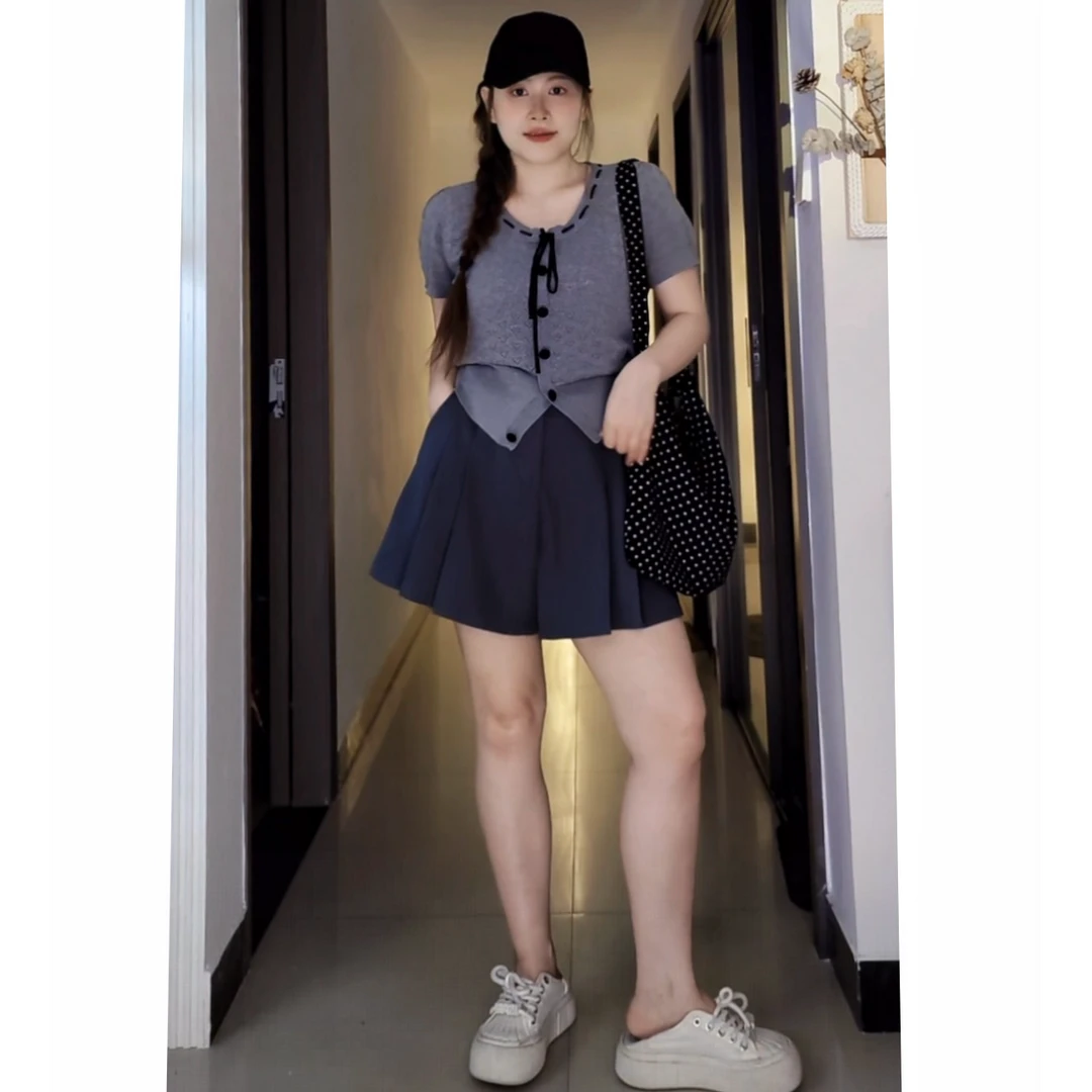 2025夏新款胖mm大码女百搭显瘦高腰A字褶皱西装短裤春游出行衣服