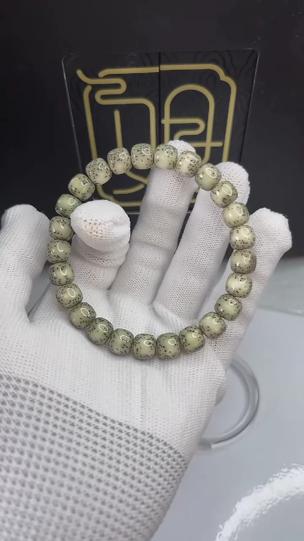 手串星月菩提小驼包9x8.c351