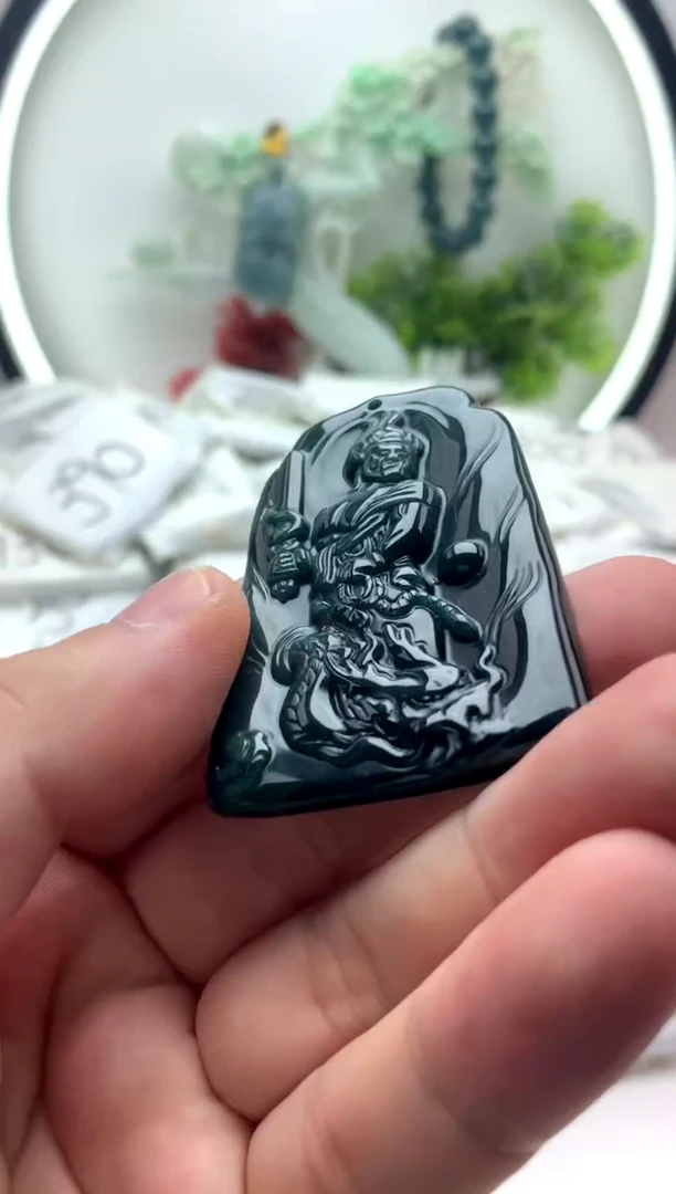 翡翠未镶嵌颈饰不动明王【品质一般介意慎拍】