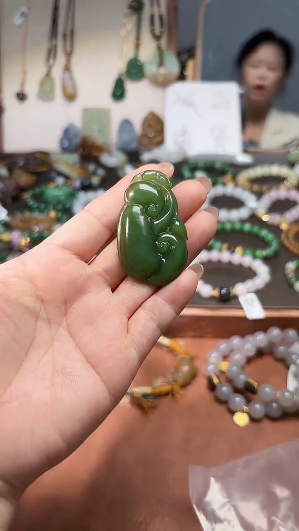 颈饰未镶嵌和田玉（碧玉）1