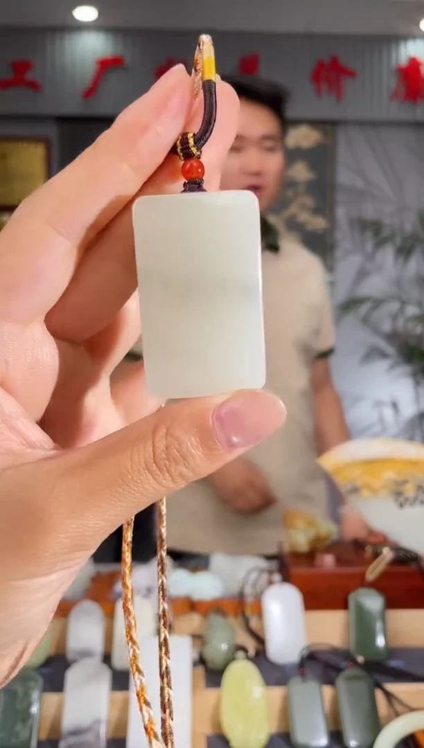 和田玉未镶嵌颈饰1