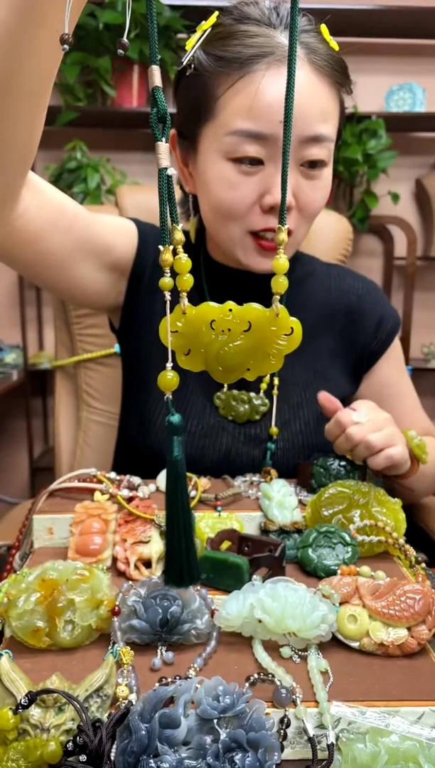 未镶嵌岫玉吊坠·