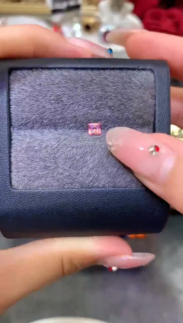 裸石尖晶石公主方 马亨盖尖晶 0.37ct