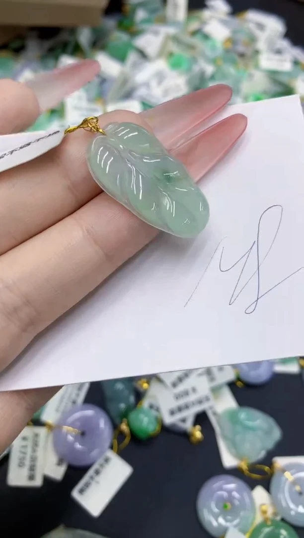 翡翠18K金镶嵌颈饰11111111111111