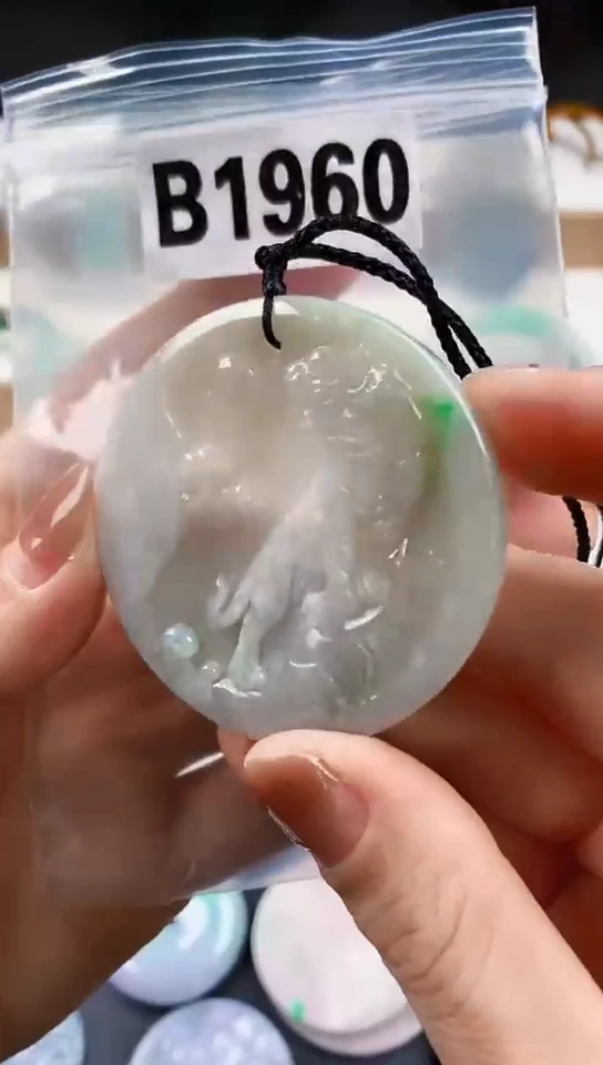 颈饰未镶嵌翡翠天然翡翠吊坠挂件