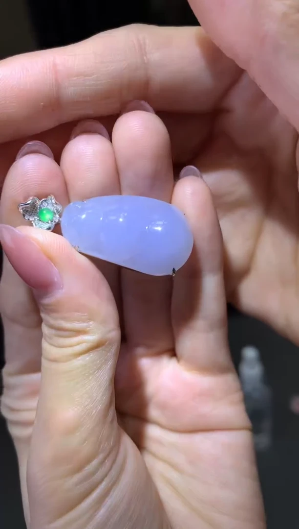 颈饰18K金镶嵌翡翠|不退不换