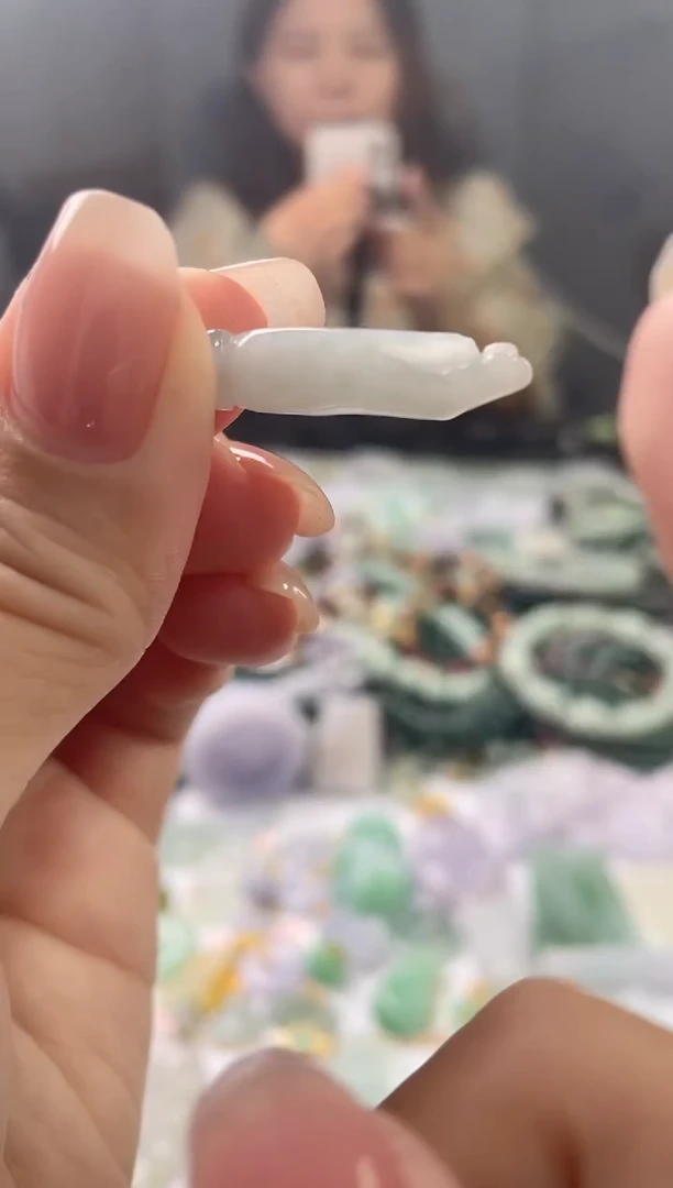 翡翠未镶嵌吊坠(不含链)掌上明珠