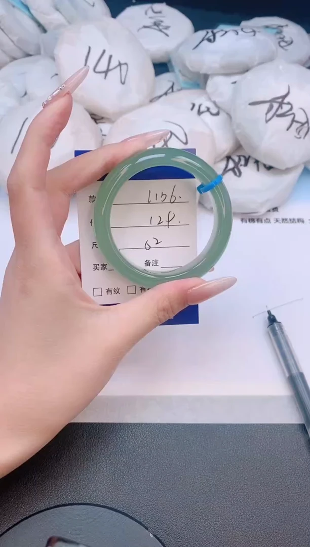 石英质玉手镯未镶嵌30L137-52