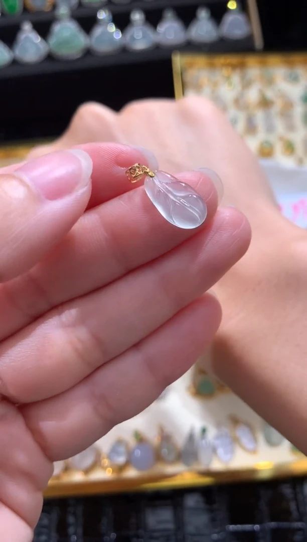 颈饰18K金镶嵌翡翠翡翠