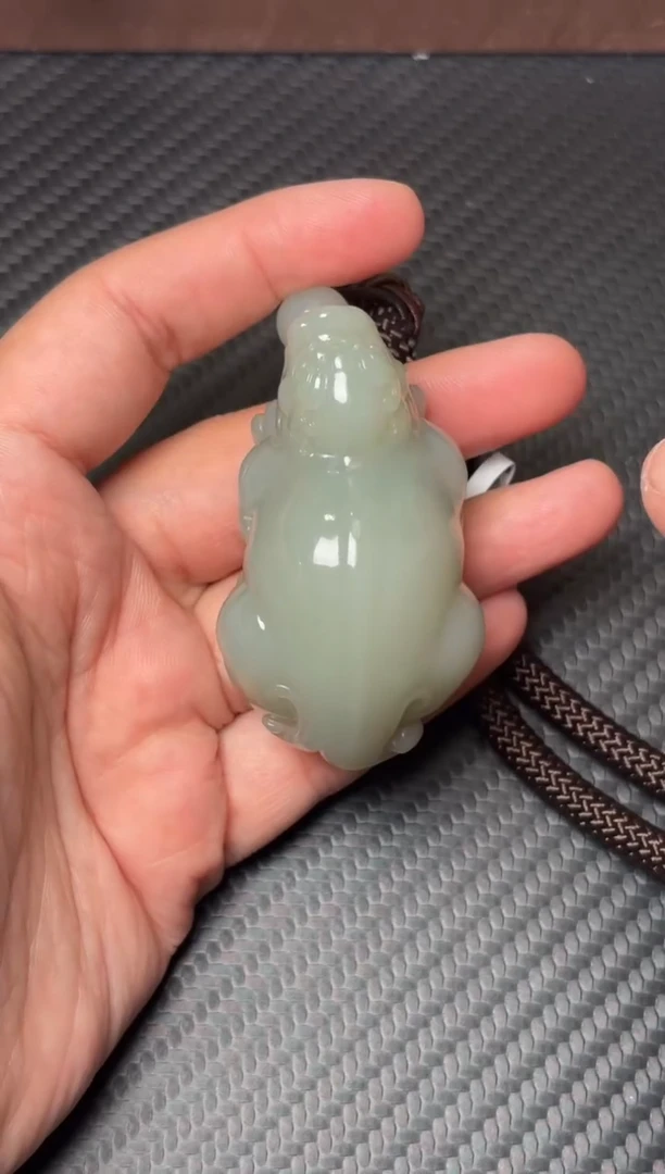 未镶嵌和田玉把件且末微色差近矿貔貅把件