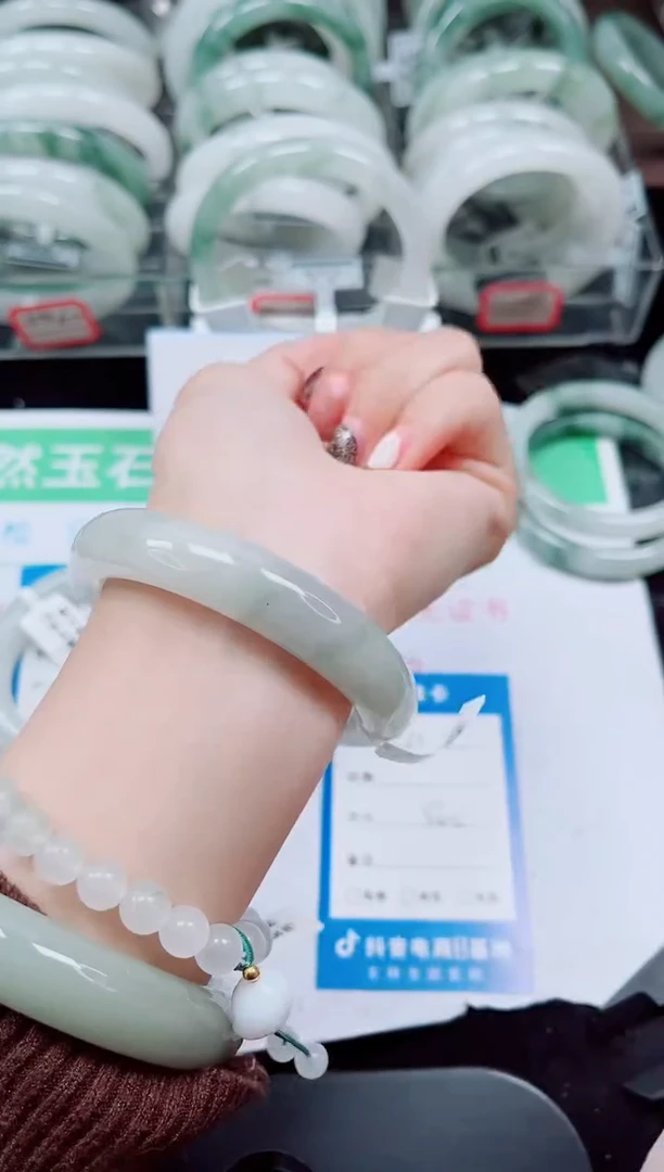 未镶嵌手镯石英质玉100-56/57