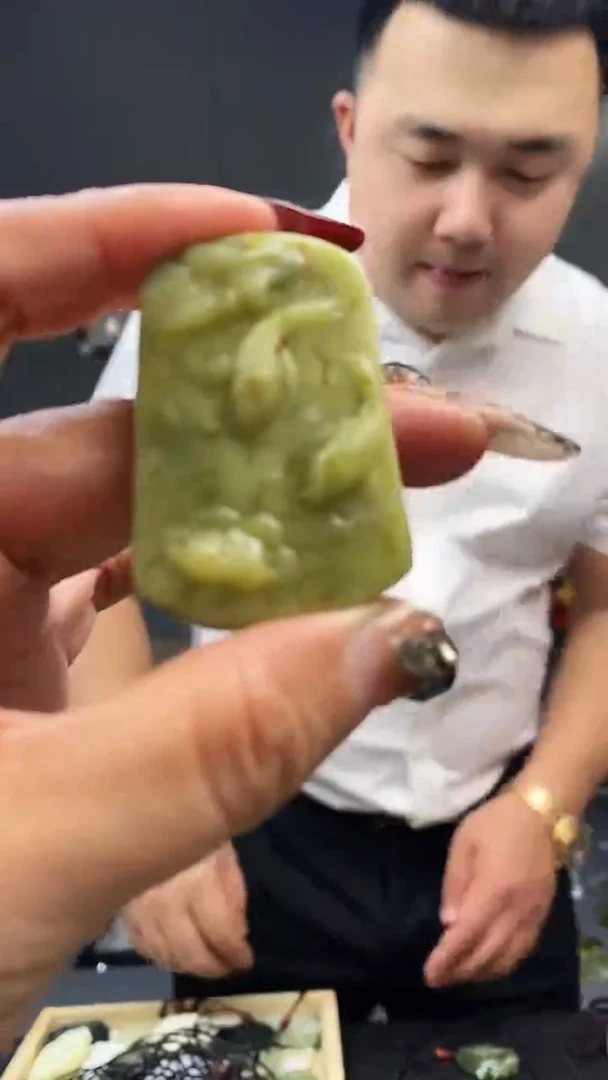 未镶嵌蛇纹石玉摆件1