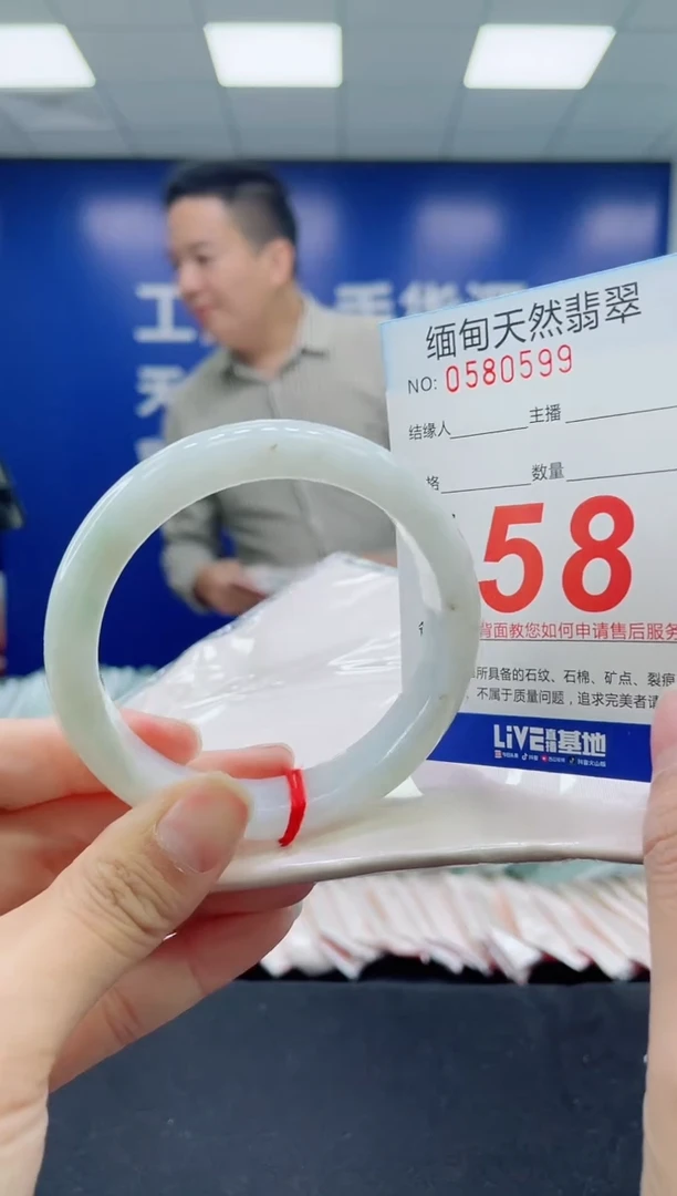 未镶嵌手镯翡翠天然翡翠手镯