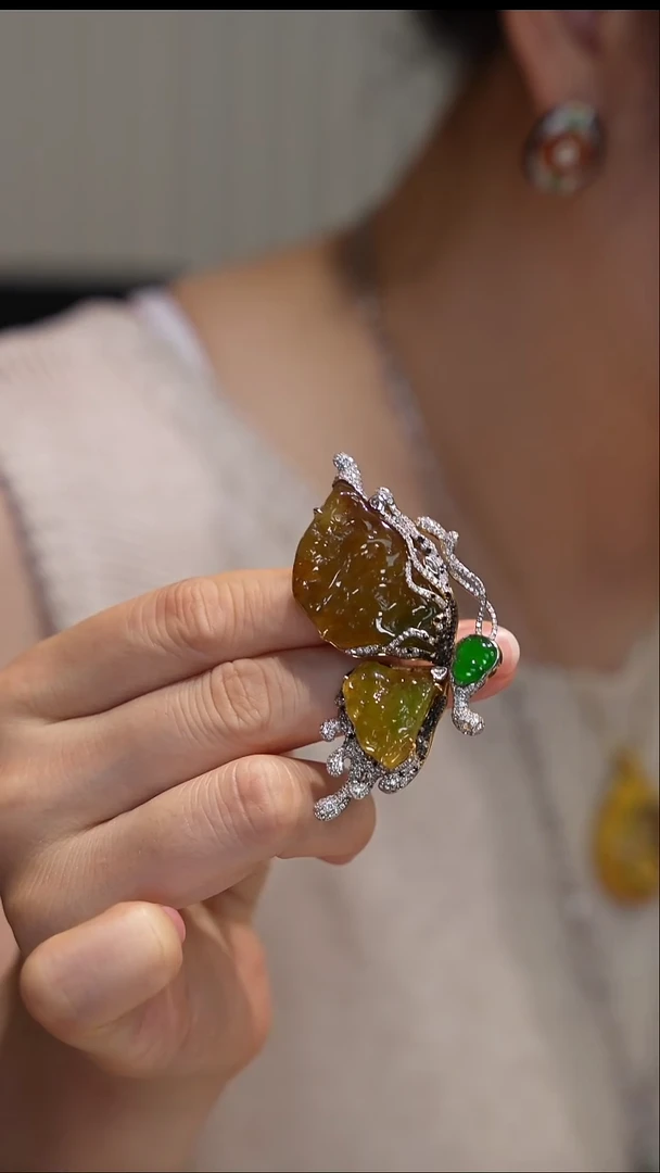 翡翠18K金镶嵌胸饰蝴蝶仙子胸针