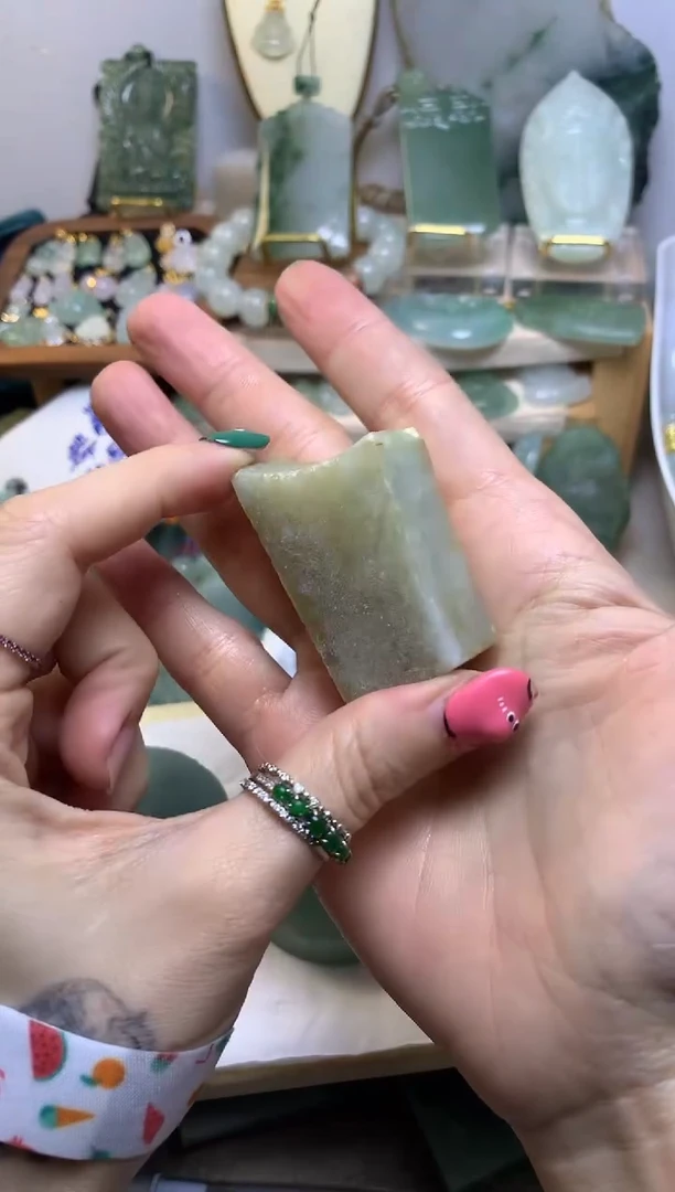 翡翠挂件未镶嵌缅甸A货翡翠，没有运费险