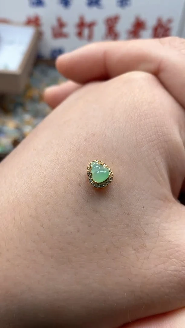 【闪购商品】翡翠颈饰未镶嵌哥哥