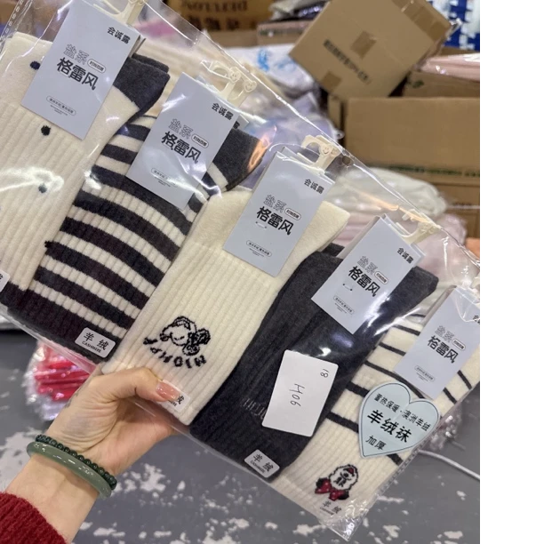 H50女款冬季加长款羊绒袜（米奇款）