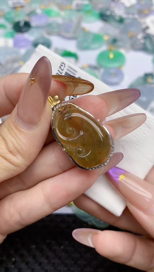 翡翠18K金镶嵌颈饰369   天然翡翠A货  百元以上9米证书费自理