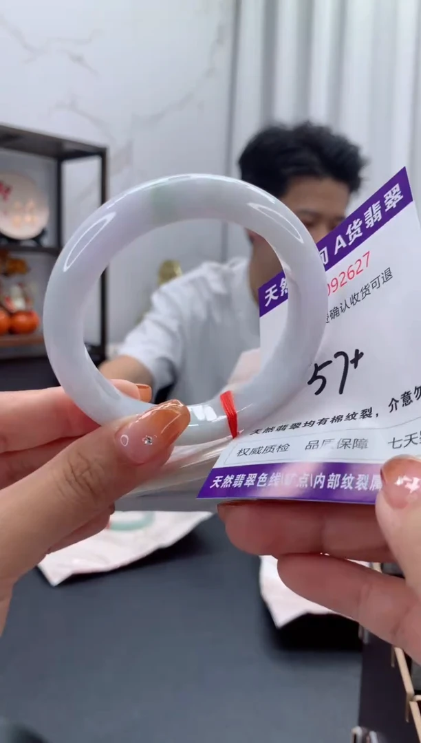 未镶嵌手镯翡翠有纹，完美者勿拍