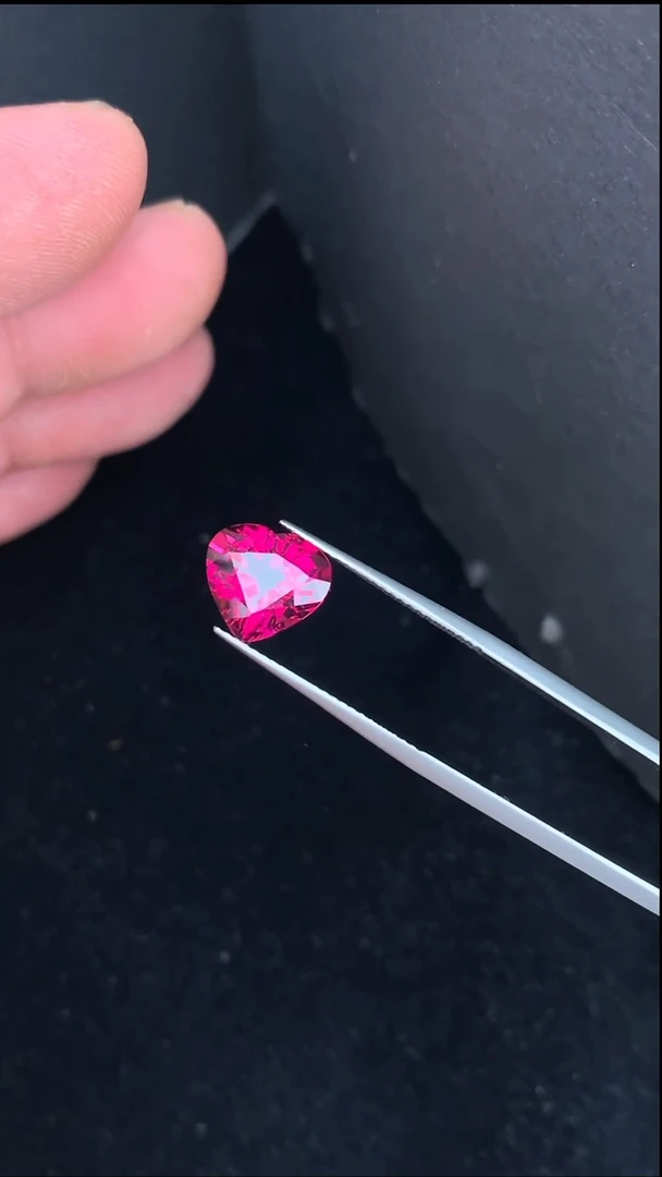 石榴石裸石未镶嵌4.19克拉