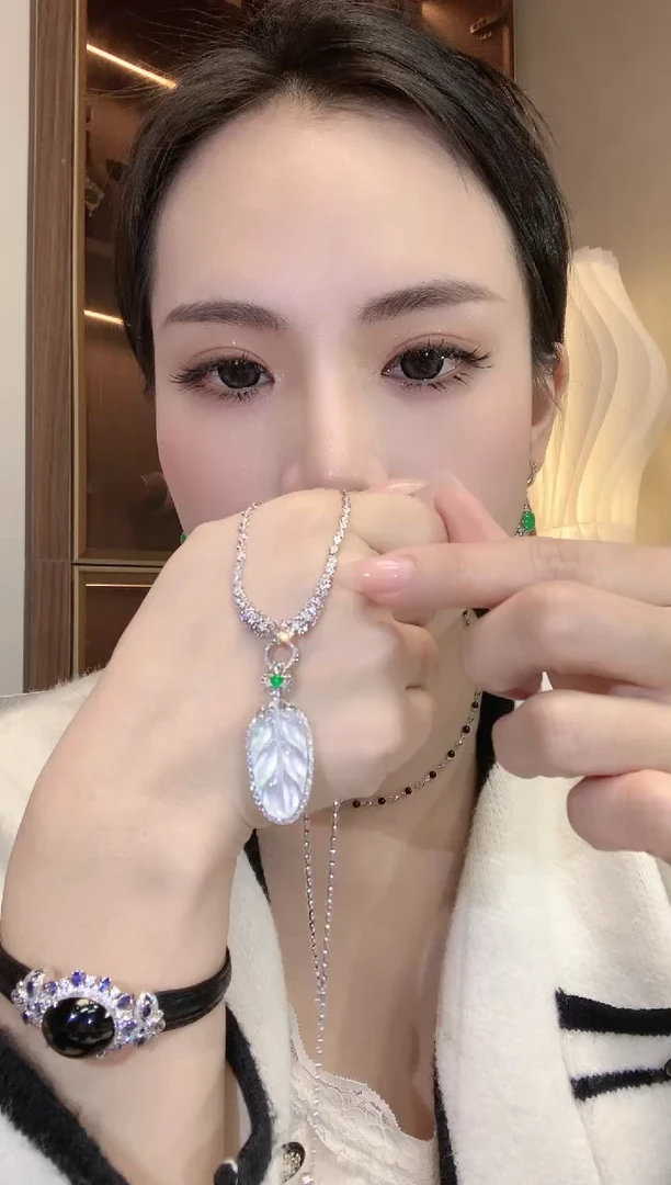 【闪购商品】翡翠吊坠(不含链)18K金镶嵌D47