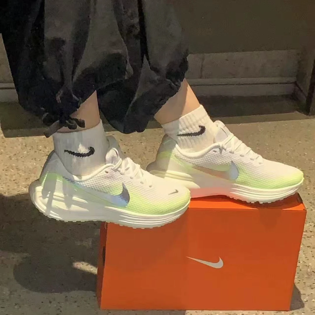 NIKE耐克女子W NIKE REVOLUTION 8潮流舒适时尚跑步鞋HJ8485-100