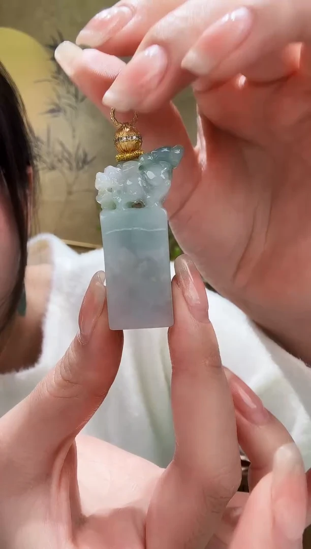 颈饰未镶嵌翡翠吊坠