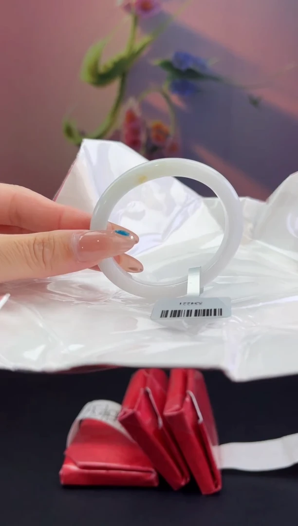 翡翠手镯（贵妃镯）未镶嵌翡翠手镯（微瑕）4