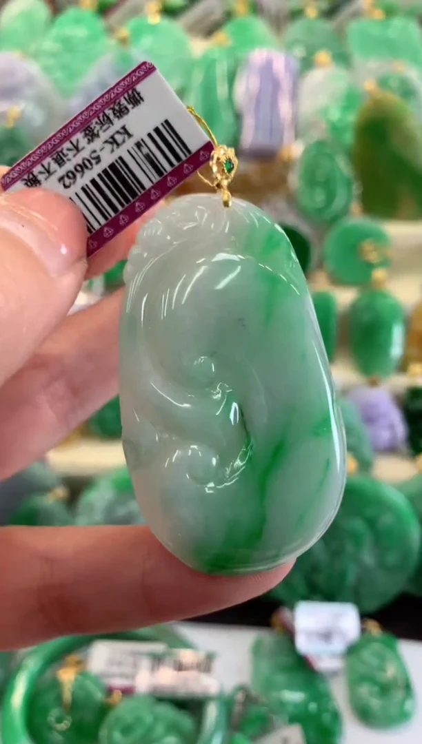 【闪购商品】翡翠吊坠(不含链)18K金镶嵌挂件