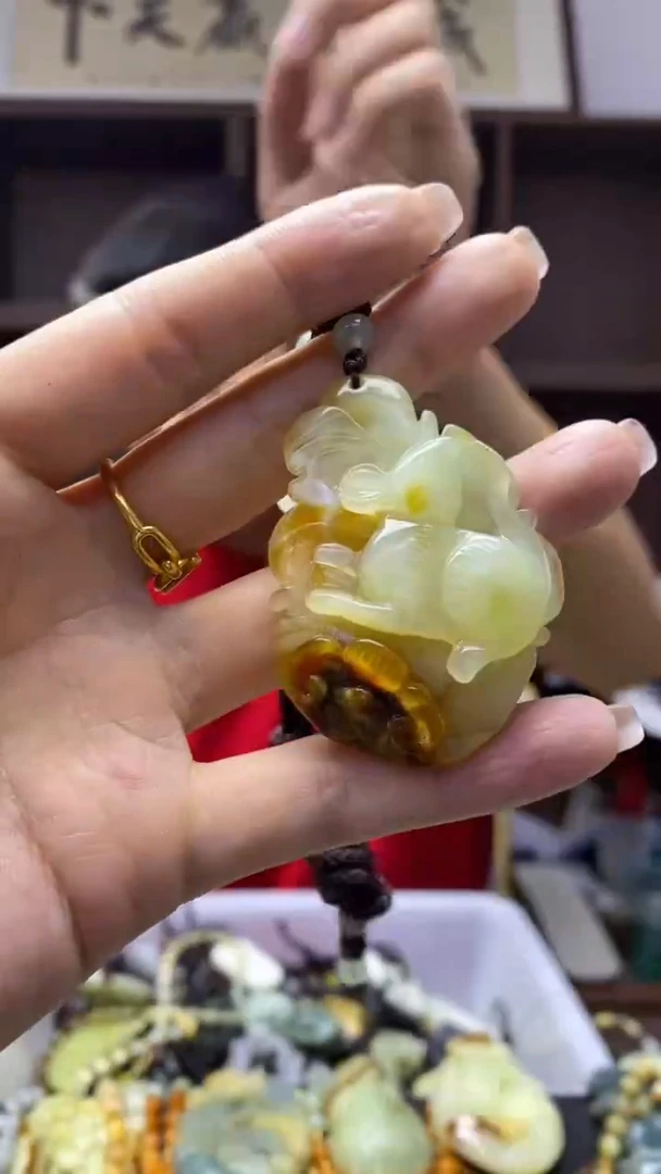 未镶嵌岫玉挂件