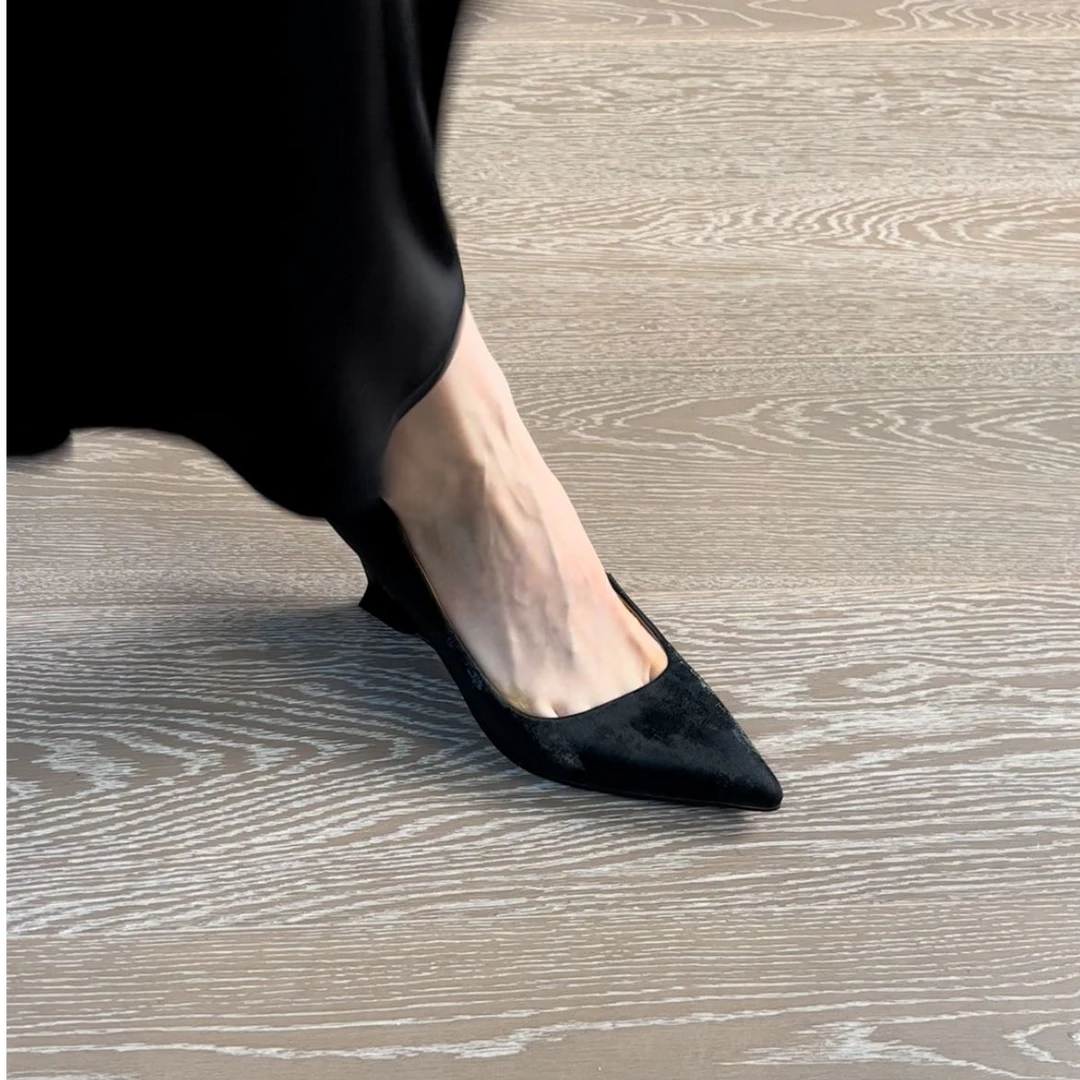 7.5CM牛皮手工女鞋春秋新款丝绸坡跟单鞋女通勤浅口尖头高跟鞋