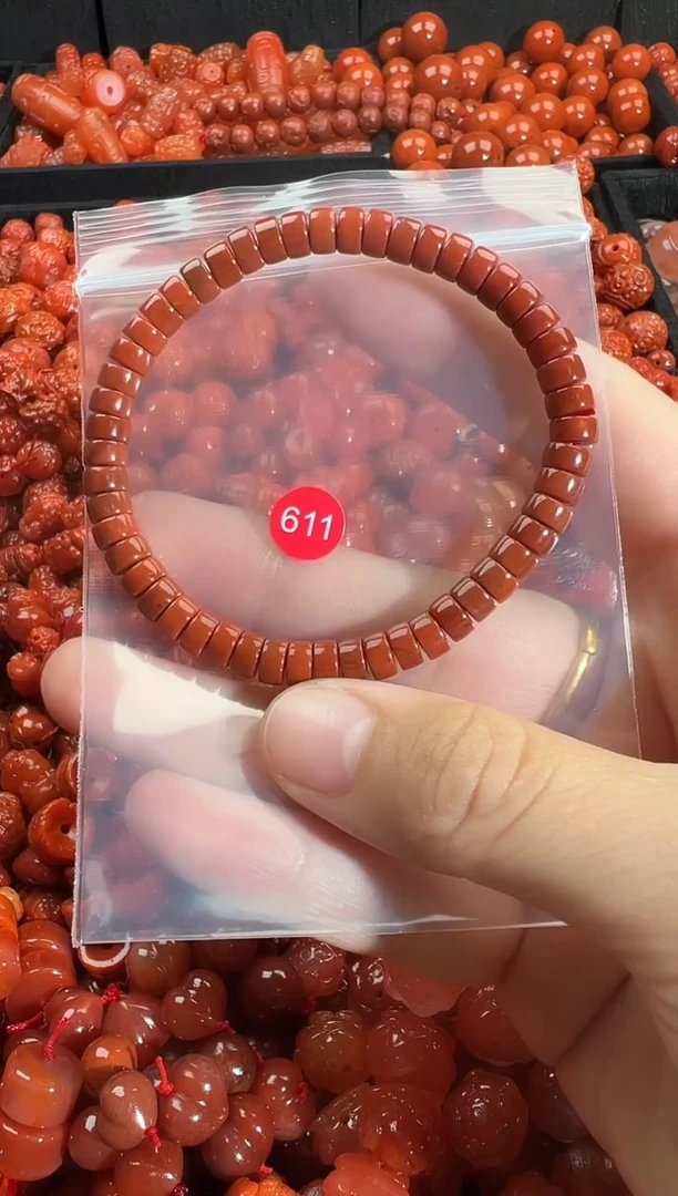 颈饰未镶嵌南红玛瑙1