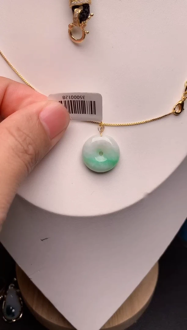 翡翠18K金镶嵌颈饰1
