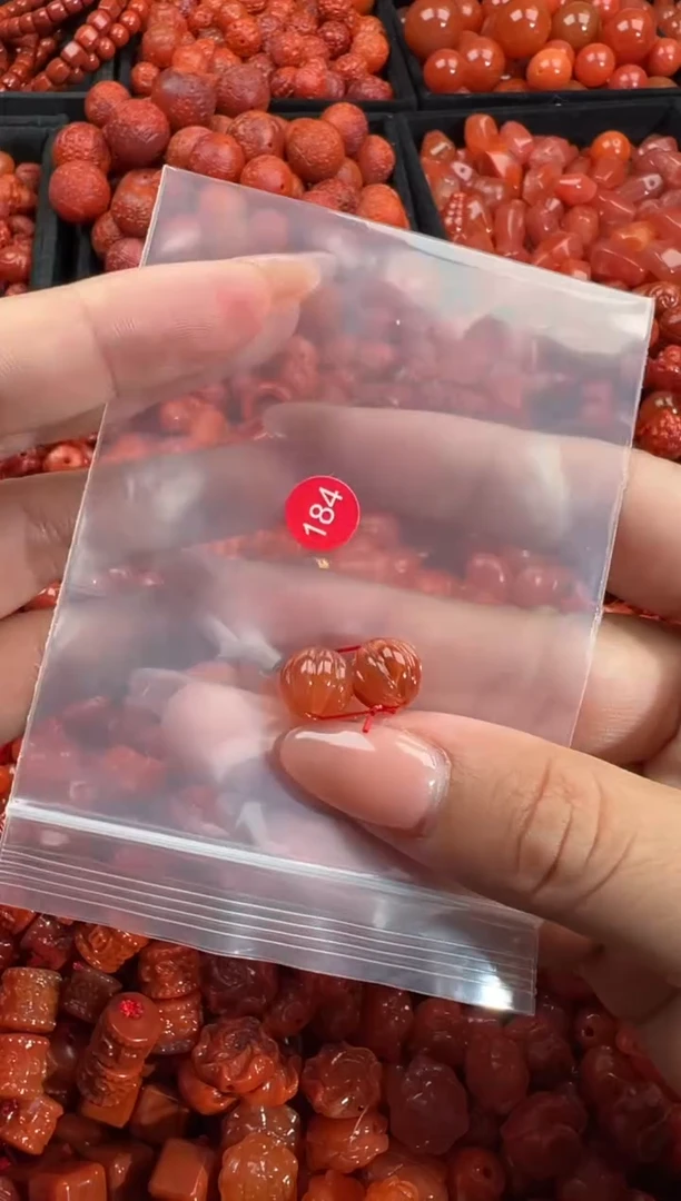 南红玛瑙未镶嵌颈饰1