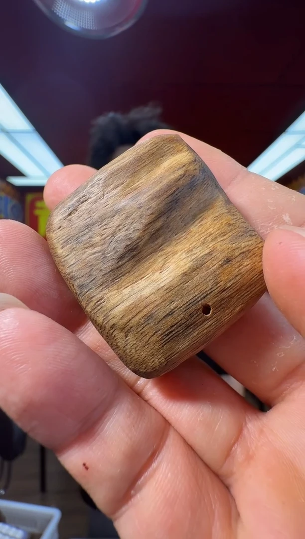 沉香吊坠d48文莱多样性发一