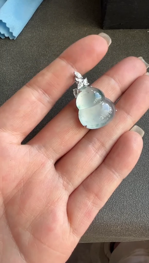 【闪购商品】翡翠颈饰18K金镶嵌翡翠葫芦