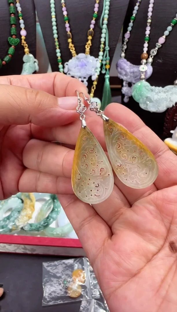 颈饰未镶嵌翡翠耳环