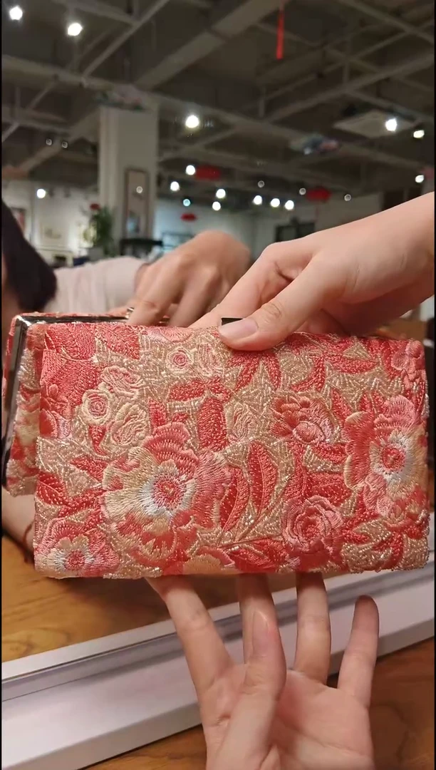 刺绣百师园雅姿娘珠绣包-西瓜红